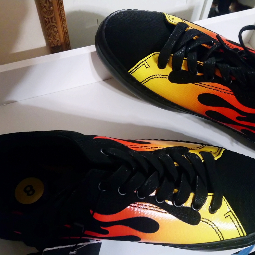 Berkshire flame skater shoes sz 8